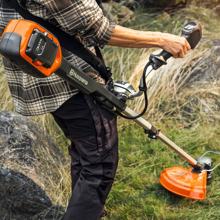 Тример за трева Husqvarna 220iR с акумулаторна батерия и зарядно устройство