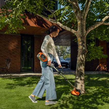 Тример за трева HUSQVARNA 215iL с акумулаторна батерия и зарядно устройство