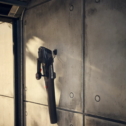 Моторна метла Husqvarna Aspire™ B8X-P4A с батерия и зарядно