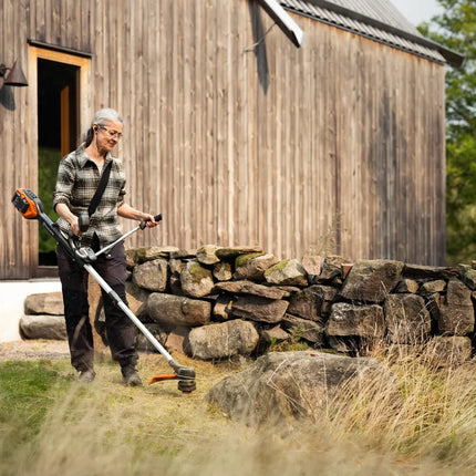 Тример за трева Husqvarna 220iR с акумулаторна батерия и зарядно устройство
