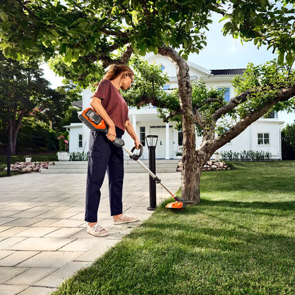 Тример за трева HUSQVARNA 215iL с акумулаторна батерия и зарядно устройство