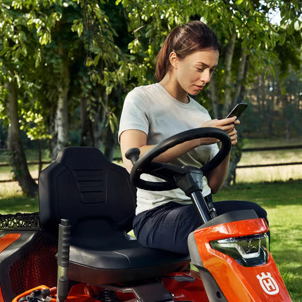 Самоходна косачка с преден косилен апарат Husqvarna R 320X AWD