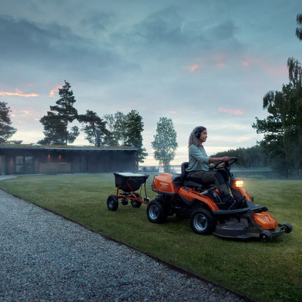 Самоходна косачка с преден косилен апарат HUSQVARNA R 216T AWD