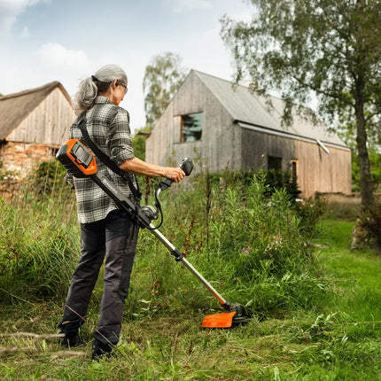 Тример за трева Husqvarna 220iR с акумулаторна батерия и зарядно устройство